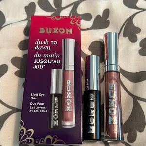 Buxom lip and eye duo